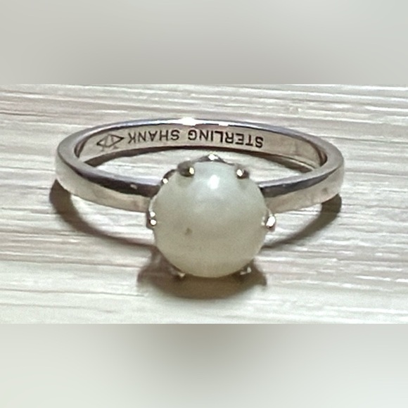 Vintage Designer VARGAS Sterling Silver Milky Agate Orb Ring, Size 6.75, 1.5g - Picture 2 of 12